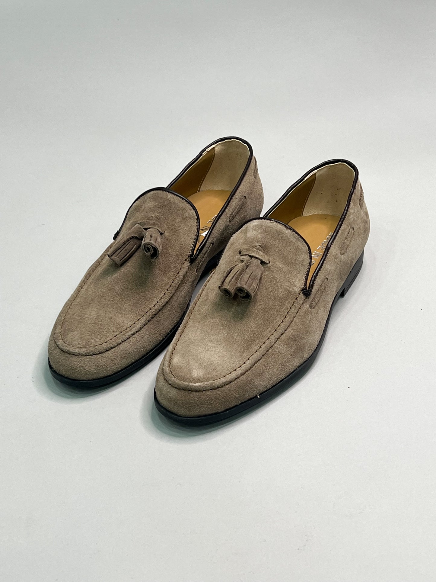 MOCASSINO CON NAPPINE IN CAMOSCIO TAUPE