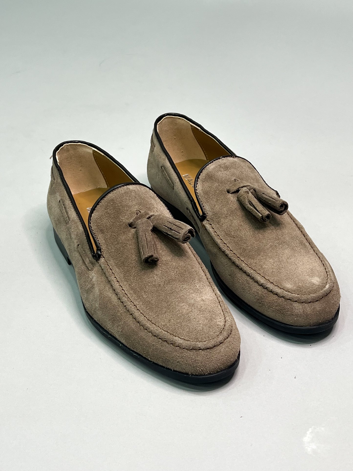 MOCASSINO CON NAPPINE IN CAMOSCIO TAUPE